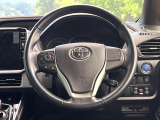 インテリアに合わせたデザインのステアリングは、運転される方のことも考え、運転しやすい形状、大きさです。是非一度、実際に触ってお確かめください。