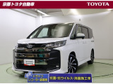 大きく開いたフロングリルに太い横ラインがボディのワイドさを強調する【ノアHEV】。上質な装備を纏った上級エアロスタイルS-Zです。大人数でのドライブや、大きな荷物を積んでのレジャーに大活躍してくれます