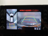 パノラミックビューモニター付きです。車両を上から見たような映像をモニター画面に表示。運転席からの目視では見にくい、車両周辺の状況をリアルタイムでしっかり確認できます。