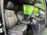 運転席シート廻りは使用感も少なく、良好な状態となっています。前オーナー様が丁寧に使っていたことがよくわかりますね。