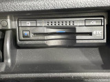 【ETC】有料道路を利用する際に料金所で停止することなく通過できる、ETC車載器(ノンストップ自動料金収受システム機器)が装備されています。セットアップを行うことで利用可能になります。