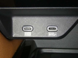 【充電用USB端子】デバイスの充電に便利です。※実際の接続端子は写真で確認or店舗までご気軽にお問合せください♪