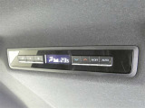 【後席用エアコン】後席用エアコンも装備されています。
