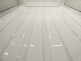 【タフに使える荷台床】サビや汚れを気にせずガンガン使える強固な造りです。日々の過酷な使用にも耐え、多様なライフスタイルに合わせて便利にお使い頂けます。