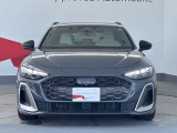 Audiの象徴であるシングルフレームグリルをよりワイドで低くシャープなデザインとすることでワイド&ローのフォルムを協調しています。