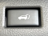 【パワーバックドア】スマートキーや運転席のボタンを押すだけでリアゲートが自動で開閉します!荷物を持っている時や、高い位置にあるバックドアを閉める際に便利な機能です♪