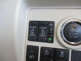 後席のスライドドアは運転席から指一本で開閉可能ですよ!
