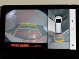 パノラミックビューモニター付きです。車両を上から見たような映像をモニター画面に表示。運転席からの目視では見にくい、車両周辺の状況をリアルタイムでしっかり確認できます。