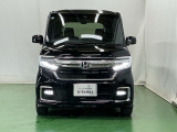 LEDヘッドライトを装備しています。LEDヘッドライトはとても明るく、雨の日や夜間走行も安全・安心です。オートライトコントロール付きで周囲の明るさに応じて自動で点灯・消灯します