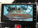 【バックカメラ】 駐車時に車両後方の様子を見ることができるので、運転の不安を軽くします。