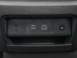 USB電源ソケット タイプA タイプB装備してます。