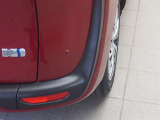 コーナーセンサーを車の前後に装備。障害物までの距離に応じて警告音を変えてお知らせ。縦列駐車時や駐車場・車庫などでの取り回しをサポートします。詳細は販売店スタッフまでおたずねください。