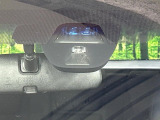 【シティブレーキアクティブシステム】低速走行中に前方の車両等を認識し、衝突しそうな時は警報とブレーキで衝突回避と被害軽減をアシスト。より安全にドライブをお楽しみいただけます。