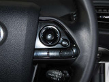 【ステアリングスイッチ】運転中に視線を前に向けたまま画面の操作できます。