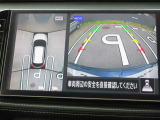 【アラウンドビューモニター】上から見下ろした様な画像で、駐車の際に役立ちます♪  純正ナビですのでナビ画面で大きく確認が出来ます!