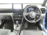 運転席からの視界はこんな感じです☆お気軽にご来店いただき、実際に座って是非お確かめください。ドライバーに寄り添う快適な操作フィールをもたらすステアリングです。