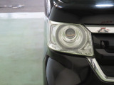 LEDヘッドライトは、点灯の瞬間から光量を発揮し、突然暗くなるトンネルなどでの安定感を高めます。