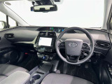 運転席まわりです。 各操作スイッチは使いやすい位置に配置されてます。