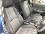 運転席、助手席ともに、しっかりした状態です。