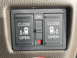 【両側パワースライドドア】スマートキーや運転席のスイッチで後席両側スライドドアの開閉が可能♪電動だから力を入れてドアを開ける必要が無く、小さなお子様でも簡単に開け閉めでき快適です♪