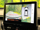 【パノラミックビューモニター】専用のカメラにより、上から見下ろしたような視点で360度クルマの周囲を確認することができます☆死角部分も確認しやすく、狭い場所での切り返しや駐車もスムーズに行えます。