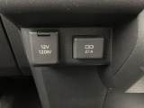 USB接続端子(充電用)、アクセサリーソケット付