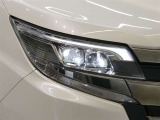 LEDヘッドライトです。デザイン性がよくとても明るいので、夜間の走行や悪天候でも安心です。しかも長寿命!