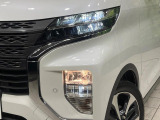 【LEDヘッドライト】悪天候や夜間走行時も良好な視界を確保し安心して運転できる高輝度LEDヘッドライトを装備!点灯速度が早く、消費電力も抑えられています。