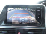 バックカメラが付いているので後方確認が非常にしやすいです。今や運転初心者も熟練者も必須装備!ついていて損はないですね♪