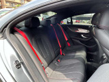 メルセデス・ベンツの定める厳しい基準をクリアしたお車のみをご案内させて頂きます。納車前整備はメーカー規定に基づき当店3Fの指定工場で入念に行なわれます。熟練のメカニックがお客様のお車を整備致します。