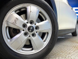 ●純正15インチアルミホイール:輸入車ならではの卓越した走りを支えるホイールと足回りです!日本車の走りに慣れている方にもぜひ体感して頂きたいほど、高いレベルでまとまっています!