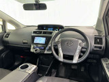 運転席まわりです。 各操作スイッチは使いやすい位置に配置されてます。