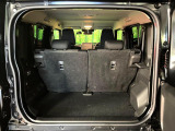 積み下ろしのしやすいデッキにはたっぷりと荷物を積み込んでいただけます。遊びから仕事まで、様々なシーンで頼れます♪
