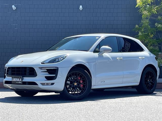 マカン  GTS 4WD 本革シート