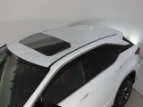 【ムーンルーフ】開放的なパノラマルーフやムーンルーフで車内も明るく開放感も!