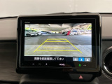 【バックカメラ】運転が苦手な方も車庫入れラクラクです!ギアをリバースに入れれば自動的に切り換わりますので、面倒な操作は不要です♪狭い駐車場もお車を傷つけず安心ですね!