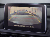 【バックカメラ】駐車が苦手な方でも安心してお乗りいただけます。リバース連動で画面が切り替わるのでとっても便利です。今や後方確認の必須アイテムですよね。