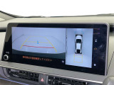 バックモニター付なので後退時に後方が見えるので安心。 車は構造上、死角がたくさんなので万が一を考えると必須ですね。 あくまで補助の為の装備、バックは目視で確認する事が重要ですよ。