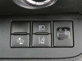 オートマチックハイビーム装備です。先行車や対向車のライトを認識し、ハイビームとロービームを自動で切り替える機能です。夜道の視界を確保します。詳細は販売店スタッフまでおたずねください。