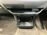【インストセンターロアボックス】CDなどが収納できる格納式のボックス!
