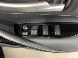 パワーウィンドウスイッチで運転席から全席の窓の開閉ができます♪