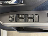 パワーウィンドウスイッチで運転席から全席の窓の開閉ができます♪
