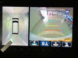 パノラミックビューモニター付きです。車両を上から見たような映像をディスプレイオーディオ画面に表示。運転席からの目視だけでは見にくい、車両周辺の状況をリアルタイムでしっかり確認できます。