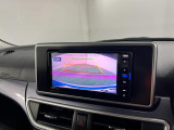バックカメラがしっかり映るので、後ろが見やすく安心して駐車できますね。