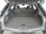 とても広々、大きな開口部の荷室スペースです。大きな荷物も楽々収納出来ちゃいます。
