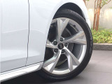 ●オシャレは足元からといいますが、車も同じく足元のエレガンスさで全体のイメージが変わります。