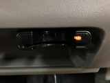 高速道路に乗るときは必需品です。有料道路の料金をキャシュレス ノンストップで通過できます。ETCカードは現在使用中のもので大丈夫です。