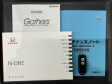 スマートキーは鍵をバッグに入れたままでもドアロックの開閉やエンジンのON・OFFができます。夜間や雨の日も鍵を探さなくて良いので便利です。