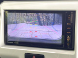 【バックカメラ】駐車時に後方がリアルタイム映像で確認できます。大型商業施設や立体駐車場での駐車時や、夜間のバック時に大活躍!運転スキルに関わらず、今や必須となった装備のひとつです!