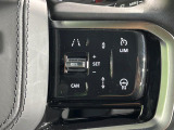 アダプティブクルーズコントロールは、ドライバーの希望する速度と車間距離を設定し、乗員や他の道路利用者の安全性を高めます。また、特に交通量の多い状況ではドライバーの負担を軽減し、快適性を向上させます。